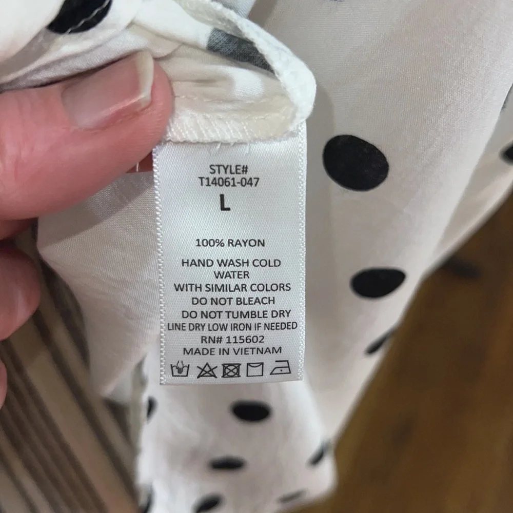 * Lush White w/Black Polka Dots Button Down Tie Front Top Size Large - Picture 6 of 8